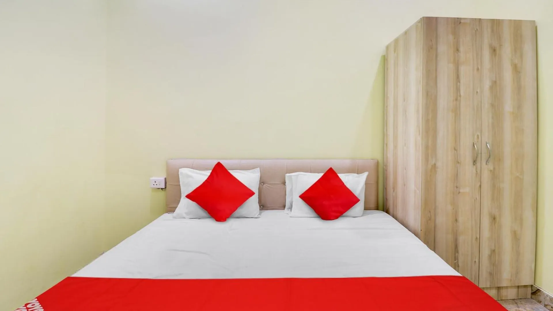 Hotel O Priya Palace Home Stay Agra