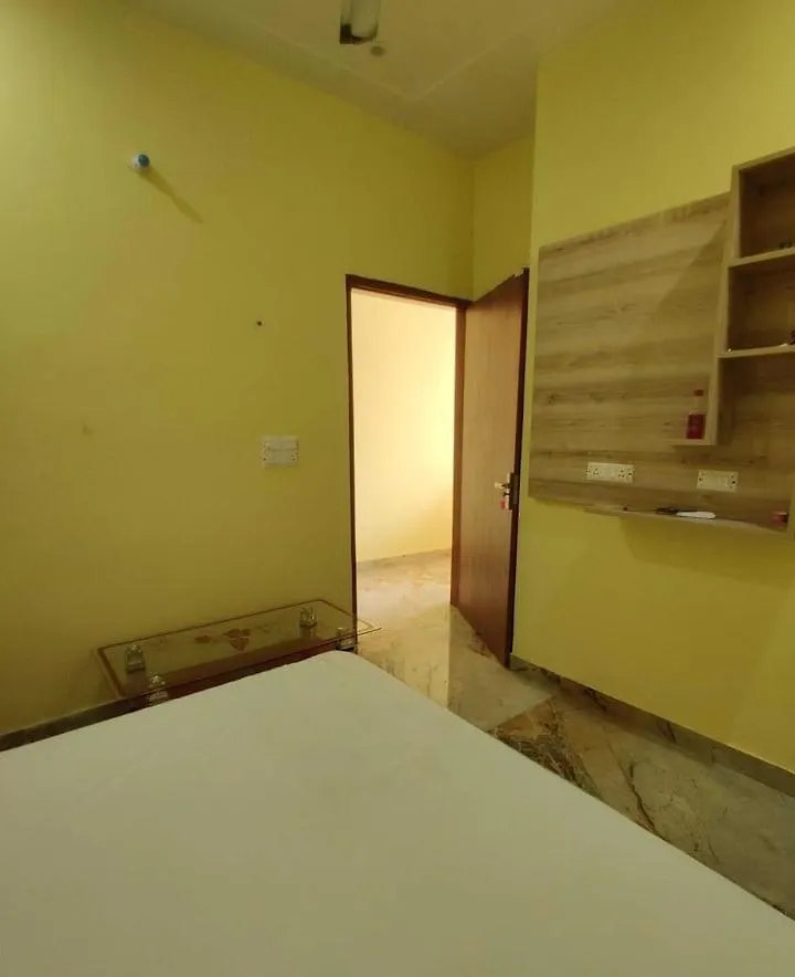Hotel O Priya Palace Home Stay Agra